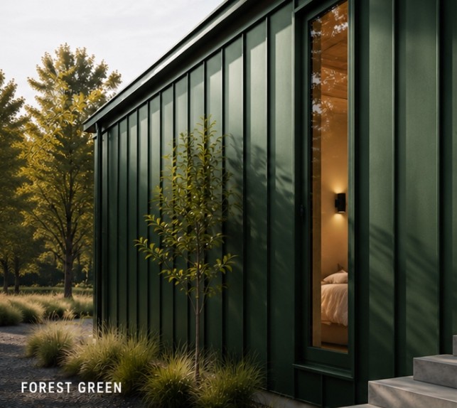Arc modular exterior corner, fixed camera, clad in the Forest Green colour.